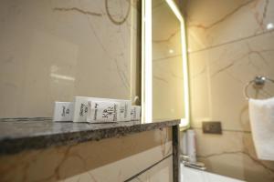 Bilik mandi di Kaashvi Residency - Managed by Atithi House