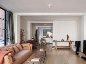 a living room with a couch and a table at Brooklyn Five Loft in Ghent