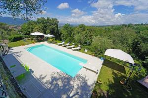 an overhead view of a swimming pool with lounge chairs at Villa Vernazza 5Terre & Versilia! in Castelnuovo Magra