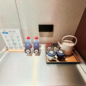 Set per la preparazione di tè e caffè presso Days Inn by Wyndham Xi'an Yanliang
