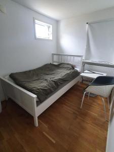 Postel nebo postele na pokoji v ubytování 7 sovrum 8 bäddar 9 sovplatser