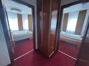 Hotel Evan u Hoffera客房内的一张或多张床位