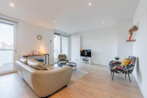 a living room with a couch and two chairs at L'Académie - Magnifique 3 chambres Krutenau avec parking in Strasbourg