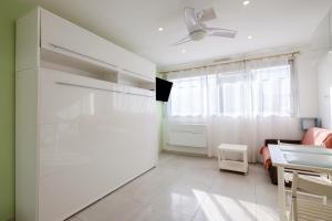 Giường trong phòng chung tại Studio Marina Baie Des Anges