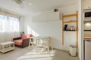 Nhà bếp/bếp nhỏ tại Studio Marina Baie Des Anges