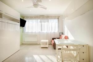 TV/trung tâm giải trí tại Studio Marina Baie Des Anges