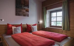 Ένα ή περισσότερα κρεβάτια σε δωμάτιο στο Obermairhof