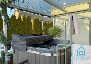 Gallery image of City Break- Spacious Apartment with Jacuzzi- Tranquil Escape 15 Minutes to the Sea and City Center in Borkowo