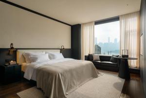 Postel nebo postele na pokoji v ubytování Chongqing Wuyu Shanxing Hotel