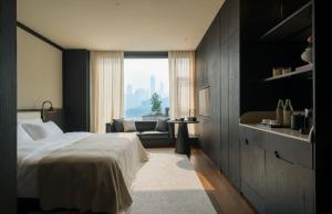 Postel nebo postele na pokoji v ubytování Chongqing Wuyu Shanxing Hotel