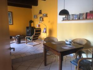 a dining room with a table and chairs and a stove at Bücherträume in Windeby