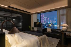 Postel nebo postele na pokoji v ubytování Chongqing Wuyu Shanxing Hotel