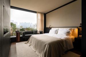 Postel nebo postele na pokoji v ubytování Chongqing Wuyu Shanxing Hotel