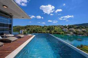 Hrvatska, BOBOVIŠĆE NA MORU-OTOK BRAČ, Luxury Beachfront Villa Blue Star of Brac with private pool at the beach on Brac island - Bobovisca