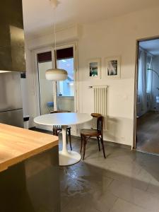 Kuchyň nebo kuchyňský kout v ubytování Beautiful central apartment GE