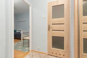 Posteľ alebo postele v izbe v ubytovaní Warsaw Mokotów Lakeside Family Apartment by Noclegi Renters