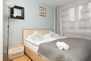Posteľ alebo postele v izbe v ubytovaní Warsaw Mokotów Lakeside Family Apartment by Noclegi Renters