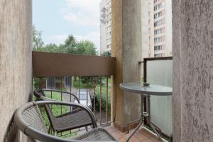 Balkón alebo terasa v ubytovaní Warsaw Mokotów Lakeside Family Apartment by Noclegi Renters