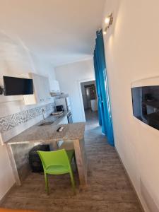 Køkken eller tekøkken på Monolocale centrale Tortolì