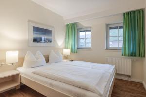 Postel nebo postele na pokoji v ubytování FEWO Ringelblume + 33 fotografií