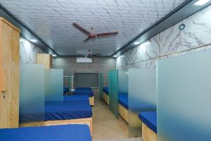 Palanda nebo palandy na pokoji v ubytování ZEST STAYS 1054-ANDHERI WEST