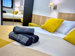 a bed with two towels sitting on top of it at Expo Morelli 33 Fiera Milano in Pero