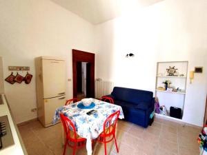 a living room with a table and a blue couch at La casa nel borgo in Termoli