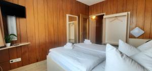 Postel nebo postele na pokoji v ubytování Central-Hotel Tegel