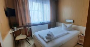 Postel nebo postele na pokoji v ubytování Central-Hotel Tegel