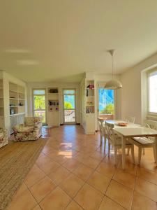 Φωτογραφία από το άλμπουμ του Stunning renovated flat on Lake Como with parking σε Mezzegra