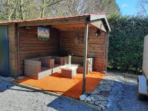 a shed with a bench and a table in it at Veluwe Happy Together in Epe