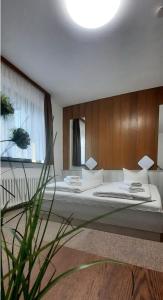 Postel nebo postele na pokoji v ubytování Central-Hotel Tegel