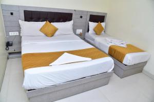 Postel nebo postele na pokoji v ubytování Hotel Embassy Suites