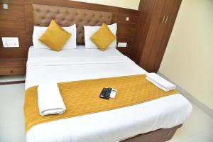 Postel nebo postele na pokoji v ubytování Hotel Embassy Suites