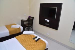Postel nebo postele na pokoji v ubytování Hotel Embassy Suites