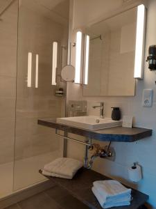 Koupelna v ubytování Hotel Stadt Gernsbach + 17 fotografií