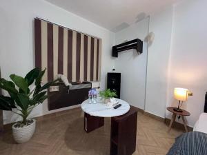 TV a/nebo společenská místnost v ubytování Niche Room Near To Airport, Nasr City