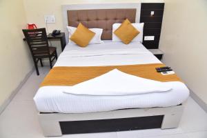 Postel nebo postele na pokoji v ubytování Hotel Embassy Suites