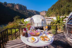 Đồ ăn tại/gần resort