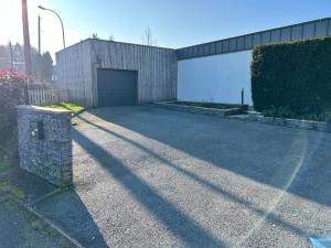 parking z budynkiem z garażem w obiekcie L'Orée du Golf, studio 2 w mieście Mont-Saint-Aignan