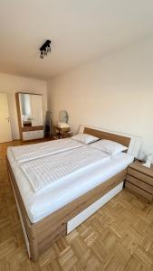 Postel nebo postele na pokoji v ubytování Apartment 7 im Herzen von Linz