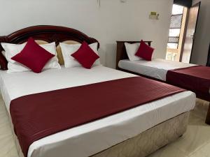 Postel nebo postele na pokoji v ubytování Dee Ella Hotel