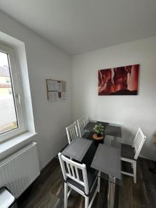 Posezení v ubytování Ruhige 3-Zimmerwohnung im Norden Bremens für Monteure und Geschäftsreisende PM 29 EG + 4 fotografie