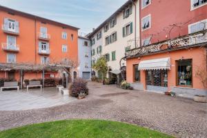 a courtyard of a building with a patio at Casa Claudia, stylish & spacious in Nago-Torbole