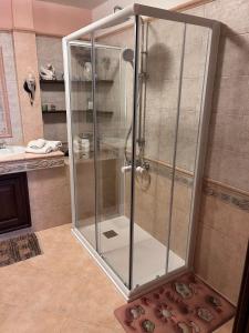A bathroom at Case vacanza e camere in Villa Isabella con parcheggio custodito e wifi
