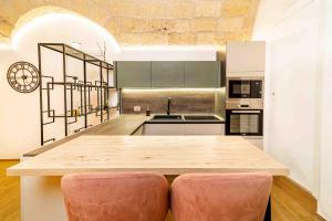 A kitchen or kitchenette at Il Melograno - Suite Deluxe Még 36 kép