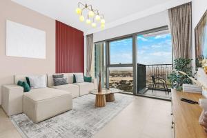 Et sittehjørne på Elegant 1BR in Heart of Dubai, Walk to Top Malls