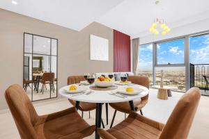 Et sittehjørne på Elegant 1BR in Heart of Dubai, Walk to Top Malls