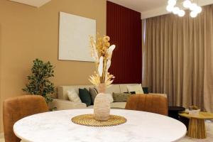 Et sittehjørne på Elegant 1BR in Heart of Dubai, Walk to Top Malls