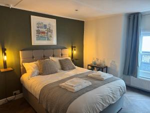 a bedroom with a bed with two towels on it at The London Inn in Padstow